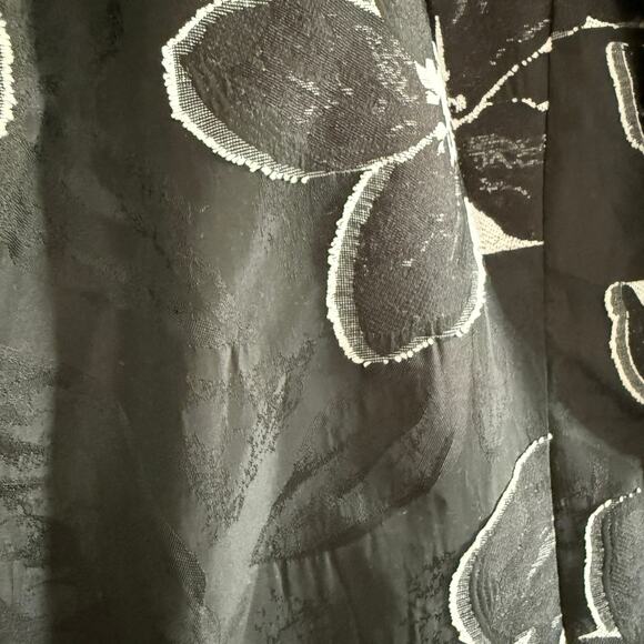 CHICO's Black and White Floral Jacquard Light Jacket | Chico's 3 / US Size 16-18 - Picture 6 of 10